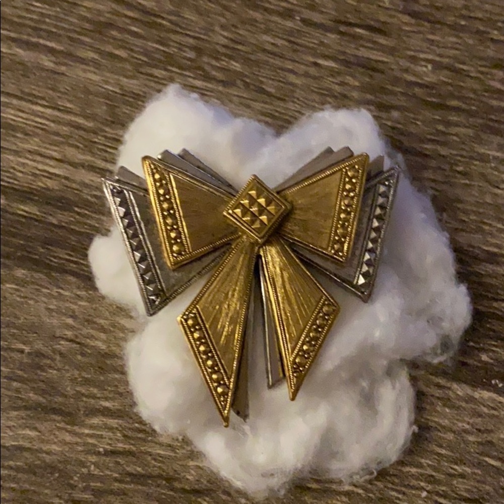 Gold and silver bow brooch